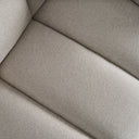 Sofá modular tapizado en poliéster en color gris con módulos acolchados – detalle