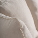 Sofá tapizado en lino en color beige 216 x 90 x 93 cm – detalle