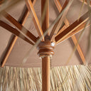 Sombrilla de madera de teca y paja en color marrón – detalle