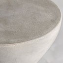 Taburete alto de cemento en color gris – detalle