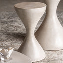 Taburete alto de cemento en color gris – detalle