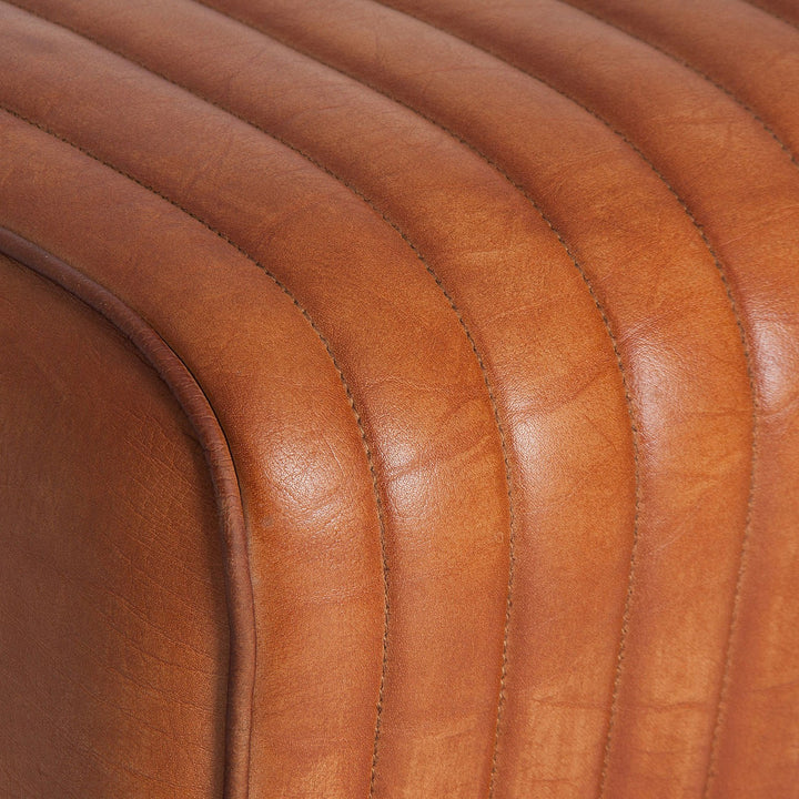 Taburete alto de cuero y hierro en color marrón – detalle