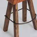 Taburete alto de cuero y hierro en color marrón – detalle