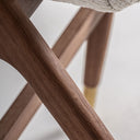 Taburete alto de madera de caucho y acero inoxidable en color marrón – detalle
