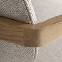Taburete alto de madera de fresno y poliéster en color marrón claro – detalle