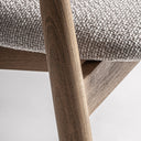Taburete alto de madera de haya y poliéster en color marrón claro mate – detalle