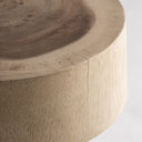 Taburete alto de madera de suar en color marrón 30 x 61 cm – detalle