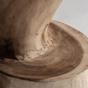 Taburete alto de madera de suar en color marrón natural 31 x 71 cm – detalle