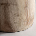 Taburete alto de madera de suar en color marrón natural 31 x 71 cm – detalle