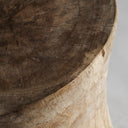 Taburete alto de madera de suar en color marrón natural 40 x 60 cm – detalle