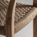 Taburete alto de madera de teca y fibra natural en color marrón de estilo nórdico – detalle