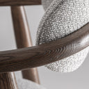 Taburete alto de poliéster y madera de fresno en color gris – detalle