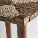 Taburete de madera de mango y yute en color marrón – detalle