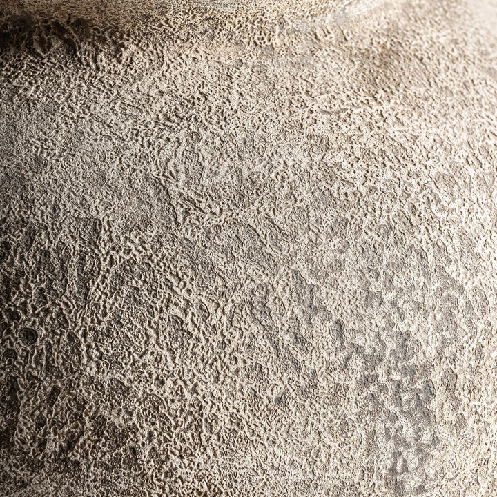 Tinaja decorativa de cerámica en color marrón claro envejecido – detalle