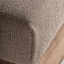 Tumbona de exterior de madera de teca reciclada en color marrón de estilo colonial – detalle