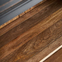 Vitrina modular de madera de mango y cristal en color negro – detalle