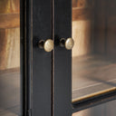 Vitrina modular de madera de mango y cristal en color negro – detalle