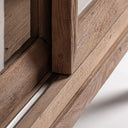 Vitrina modular de madera de teca y vidrio en color marrón – detalle