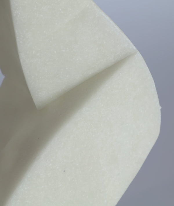 FIGURA DECORATIVA AURA en resina blanca