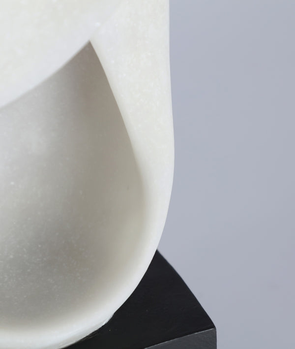 FIGURA DECORATIVA LUME en resina blanca