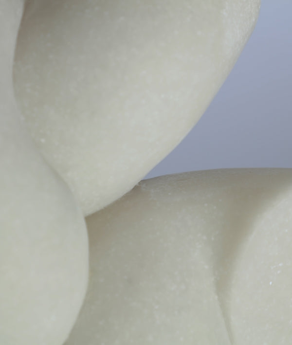 FIGURA DECORATIVA PULSE en resina blanca