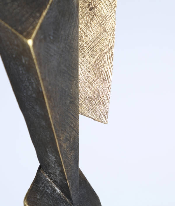 VERTEX DECORATIVE FIGURINE in black resin with gold details