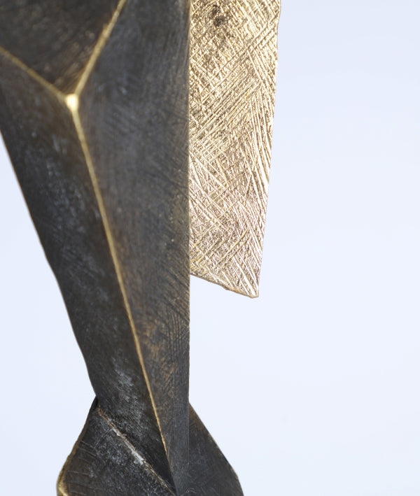 FIGURA DECORATIVA VERTEX en resina negra con detalles dorados