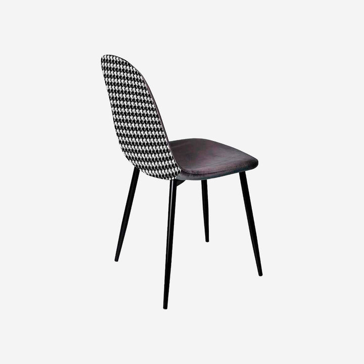 Silla DAMA sobre fondo gris de estudio