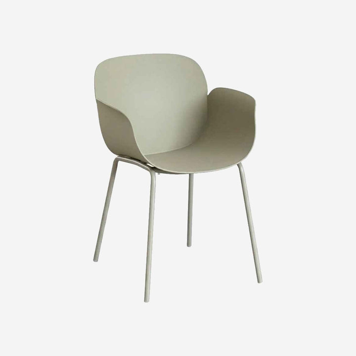 Sillón MABEL sobre fondo gris de estudio