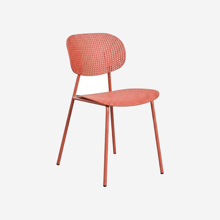 Silla AVERNO sobre fondo gris de estudio