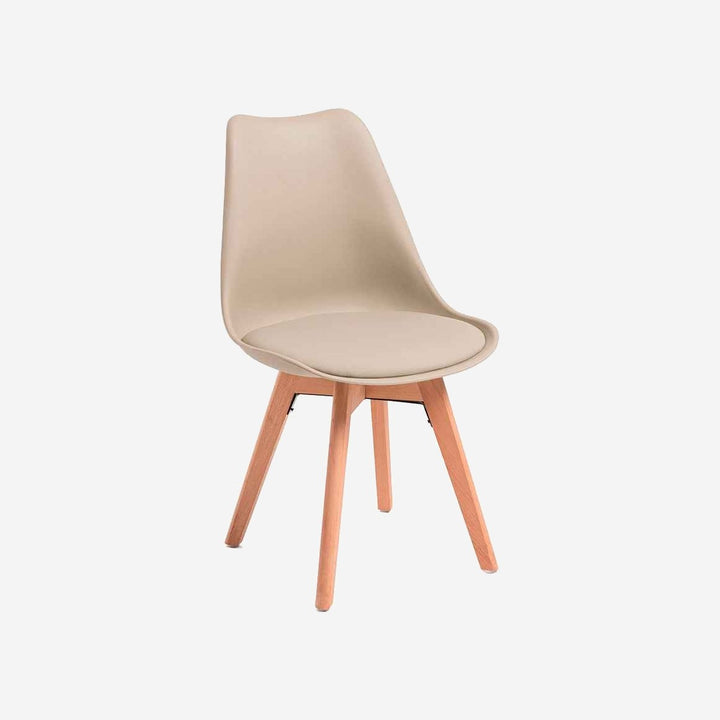 Silla TORRE sobre fondo gris de estudio