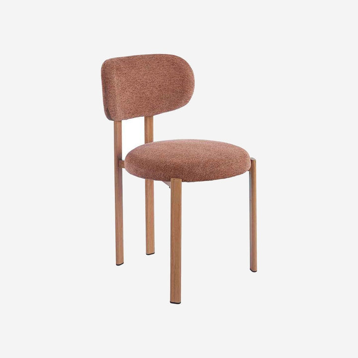 Silla ORIS sobre fondo gris de estudio