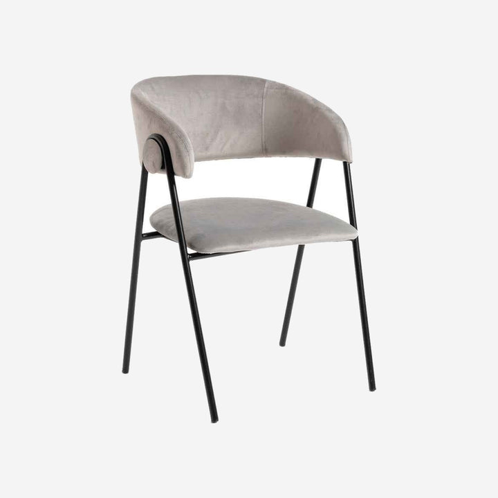 Sillón ASANA Terciopelo / Negro sobre fondo gris de estudio