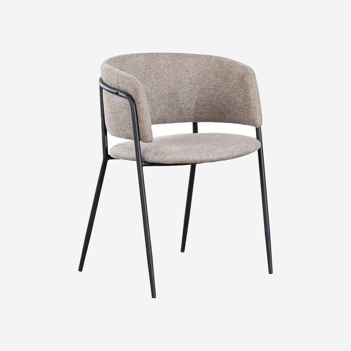 Silla NAVIA sobre fondo gris de estudio