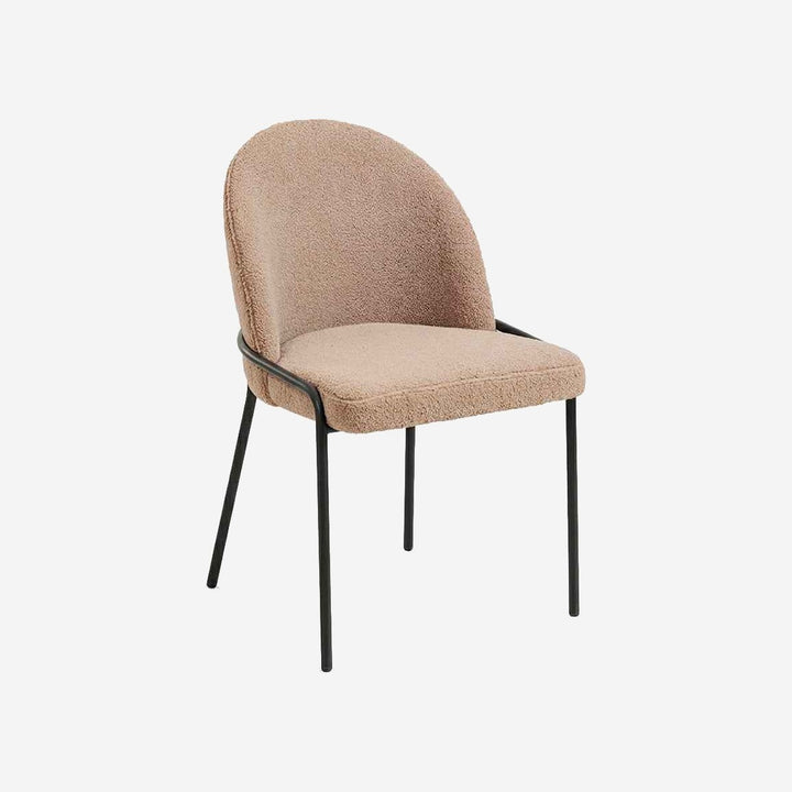 Silla GUIMON sobre fondo gris de estudio