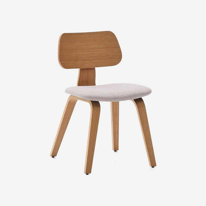 Silla SENA Chenilla sobre fondo gris de estudio