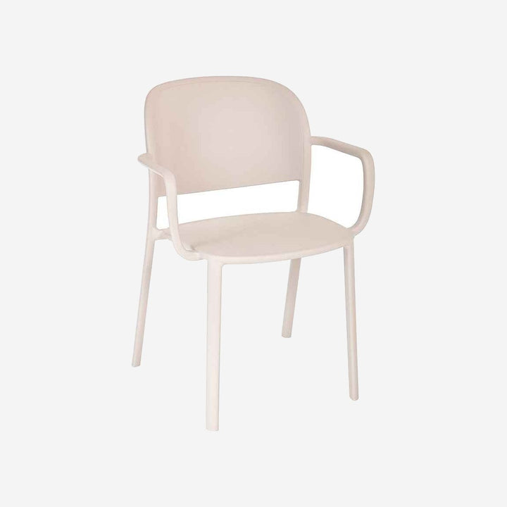 Sillón TRENA sobre fondo gris de estudio