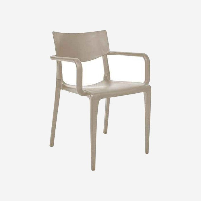 Sillón TOWN sobre fondo gris de estudio