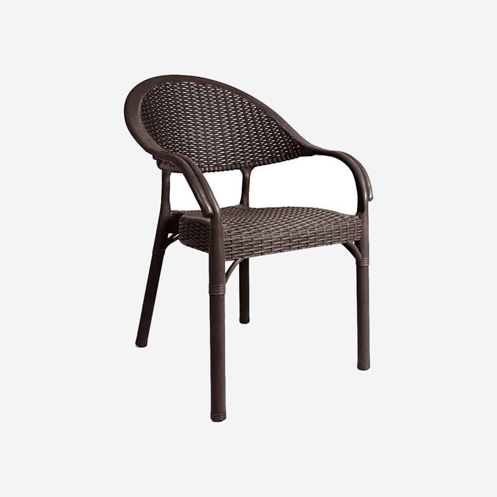 Sillón MOLI sobre fondo gris de estudio