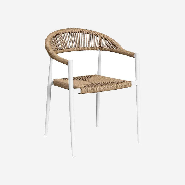 Sillón AMATO sobre fondo gris de estudio