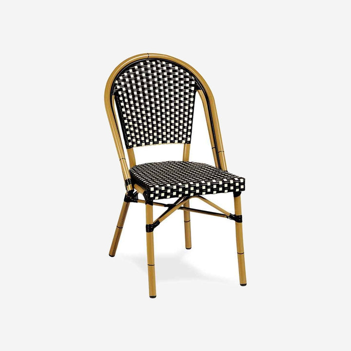Silla PARIS sobre fondo gris de estudio