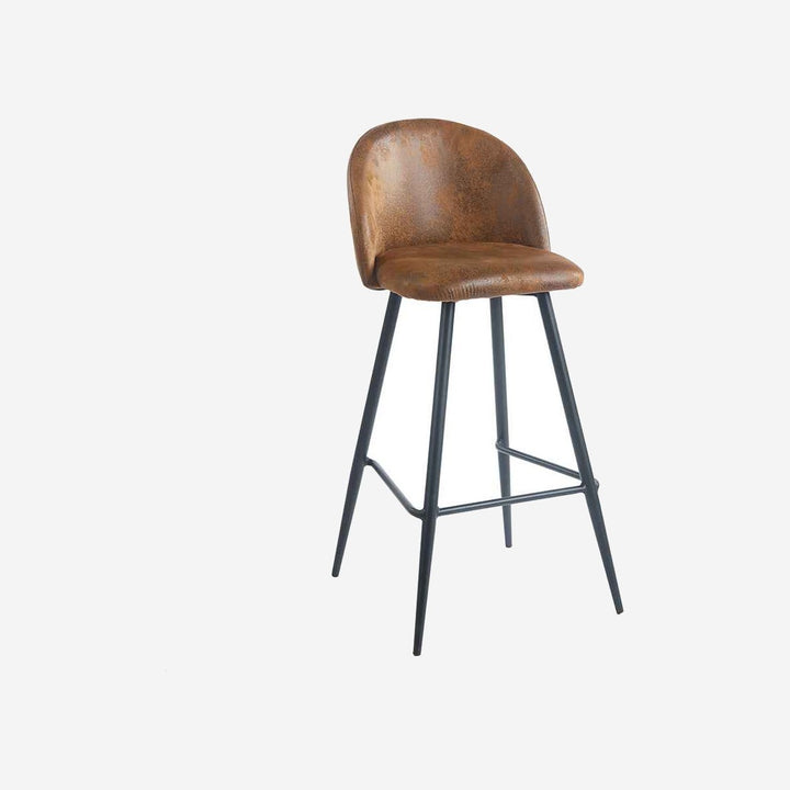 Taburete MILO sobre fondo gris de estudio