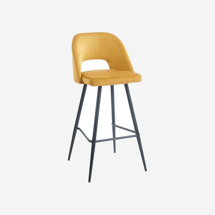 Taburete AURA sobre fondo gris de estudio