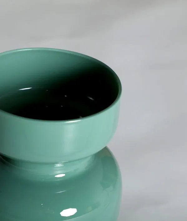 JARRÓN ASHER serenidad y estilo en verde agua