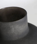 GHALEA vaas met zwarte glazen afwerking