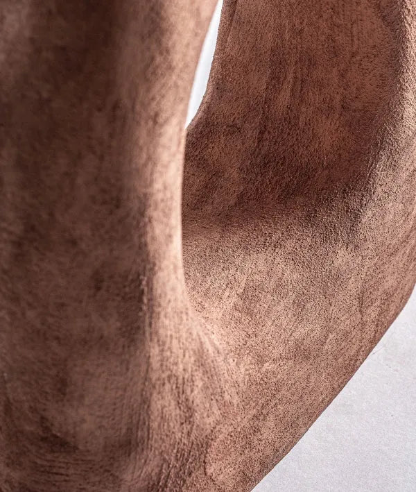 Jarrón MEZIN de cerámica en tono marrón, una pieza versátil y decorativa