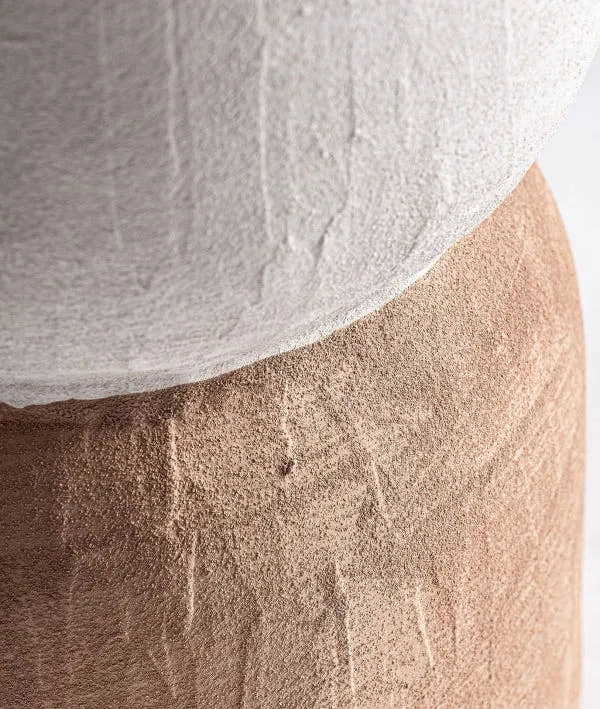 Jarrón MEZIN fabricado en cerámica con un elegante acabado marrón - Jarrones y centros - El Workshop - cerámica