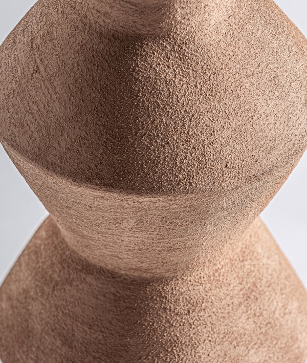 Jarrón NERAC de cerámica marrón con acabado texturizado