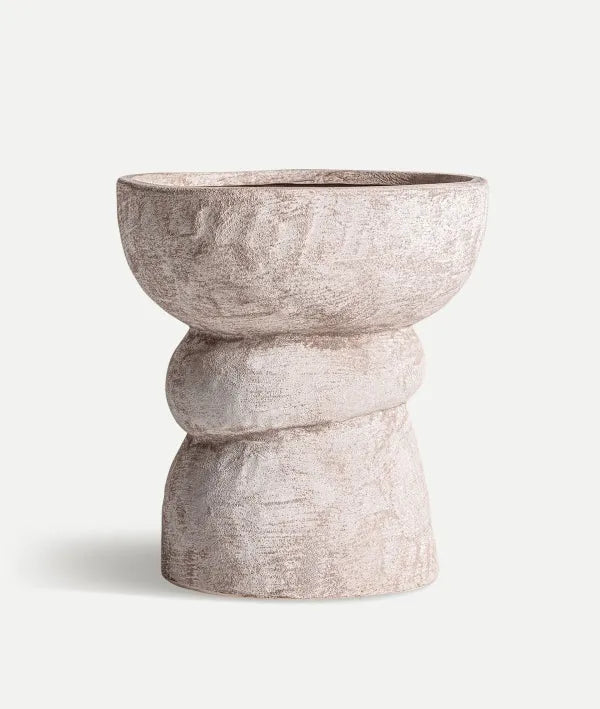 De VERT keramische vaas in beige combineert perfect de elegantie van hedendaags design