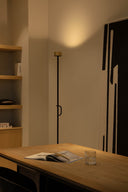 lámpara de pie de acero y aluminio negro satinado ø17,5 x 184,8 cm, ambiente